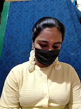 Snapshot of mini-queen chatting on October 2025 07:29:01 AM mini-queen online show from October 2025 07:29:01 AM