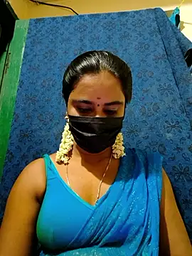 Snapshot of mini-queen chatting on October 2025 07:34:01 PM mini-queen online show from October 2025 07:34:01 PM