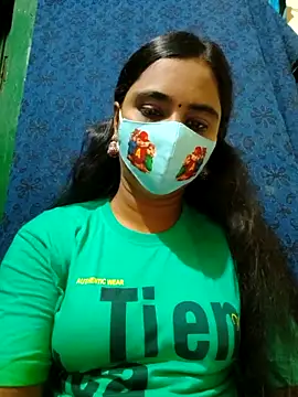 Snapshot of mini-queen chatting on October 2025 04:30:02 PM mini-queen online show from October 2025 04:30:02 PM