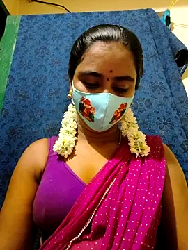 Snapshot of mini-queen chatting on October 2025 05:57:02 PM mini-queen online show from October 2025 05:57:02 PM