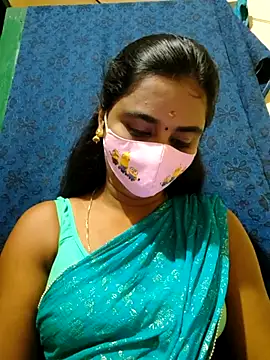 Snapshot of mini-queen chatting on October 2025 05:25:02 PM mini-queen online show from October 2025 05:25:02 PM