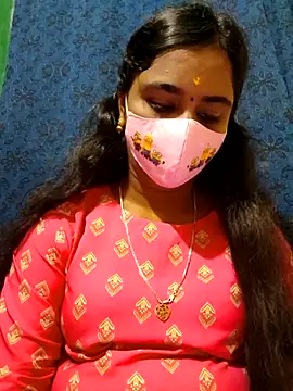 Snapshot of mini-queen chatting on October 2025 09:45:01 AM mini-queen online show from October 2025 09:45:01 AM