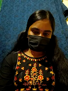 Snapshot of mini-queen chatting on October 2025 05:14:01 PM mini-queen online show from October 2025 05:14:01 PM