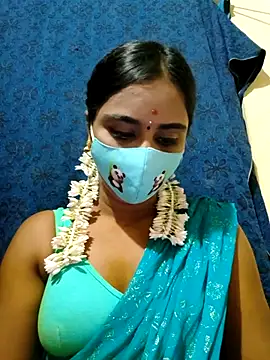 Snapshot of mini-queen chatting on October 2025 01:56:02 PM mini-queen online show from October 2025 01:56:02 PM