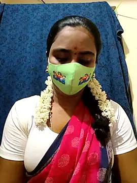 Snapshot of mini-queen chatting on November 2025 01:22:01 PM mini-queen online show from November 2025 01:22:01 PM