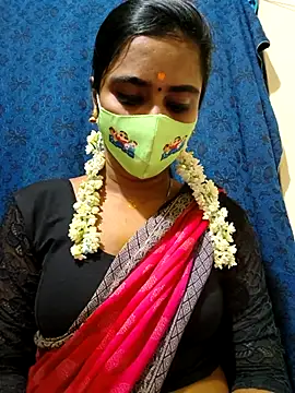 Snapshot of mini-queen chatting on November 2025 06:48:02 PM mini-queen online show from November 2025 06:48:02 PM