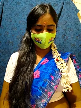 Snapshot of mini-queen chatting on November 2025 03:33:01 PM mini-queen online show from November 2025 03:33:01 PM