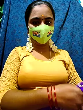 Snapshot of mini-queen chatting on November 2025 03:00:02 PM mini-queen online show from November 2025 03:00:02 PM