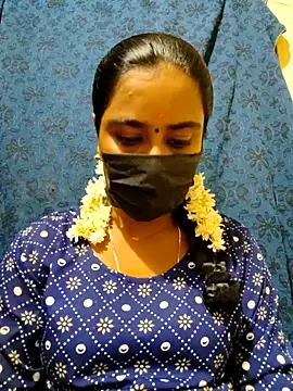 Snapshot of mini-queen chatting on November 2025 06:07:02 PM mini-queen online show from November 2025 06:07:02 PM