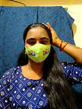 Snapshot of mini-queen chatting on November 2025 01:58:02 PM mini-queen online show from November 2025 01:58:02 PM