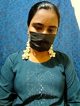 Snapshot of mini-queen chatting on November 2025 09:02:02 AM mini-queen online show from November 2025 09:02:02 AM