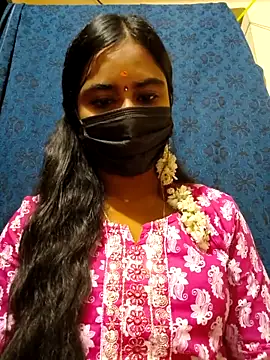 Snapshot of mini-queen chatting on December 2025 05:53:02 PM mini-queen online show from December 2025 05:53:02 PM