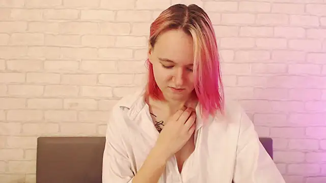 Ericha Stone online show from November 2025 01:19:02 AM