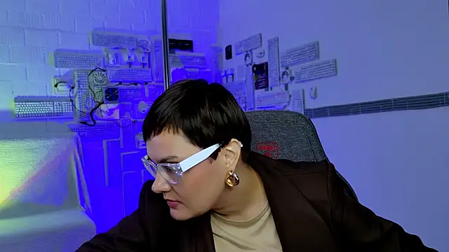 Snapshot of LauraDavidsons chatting on September 2025 12:18:02 PM LauraDavidsons online show from September 2025 12:18:02 PM