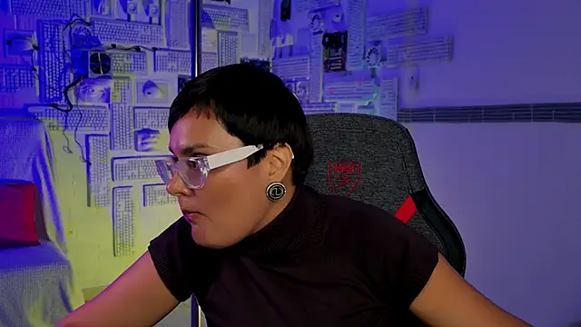 Snapshot of LauraDavidsons chatting on October 2025 04:35:02 PM LauraDavidsons online show from October 2025 04:35:02 PM