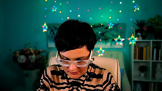 Snapshot of LauraDavidsons chatting on October 2025 05:47:01 PM LauraDavidsons online show from October 2025 05:47:01 PM