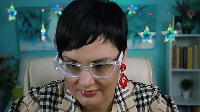 Snapshot of LauraDavidsons chatting on November 2025 04:07:01 PM LauraDavidsons online show from November 2025 04:07:01 PM