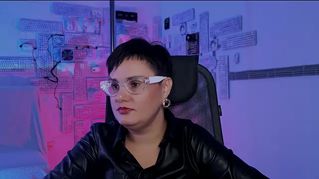 Snapshot of LauraDavidsons chatting on November 2025 05:00:01 PM LauraDavidsons online show from November 2025 05:00:01 PM