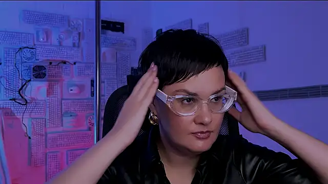 Snapshot of LauraDavidsons chatting on November 2025 04:29:02 PM LauraDavidsons online show from November 2025 04:29:02 PM