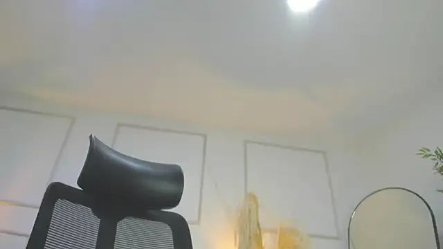 Snapshot of Emilywillis8 chatting on October 2025 01:25:01 PM Emilywillis8 online show from October 2025 01:25:01 PM