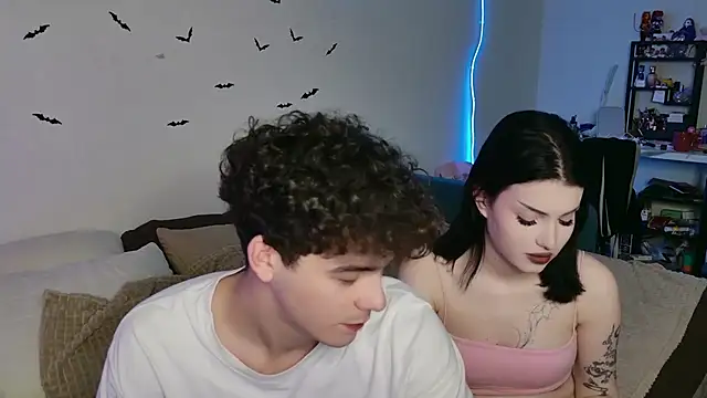 Snapshot of Alice18James chatting on October 2025 02:58:02 AM Alice18James online show from October 2025 02:58:02 AM