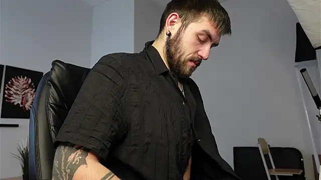 Snapshot of Mike_Platano chatting on October 2025 01:42:02 PM Mike Platano online show from October 2025 01:42:02 PM