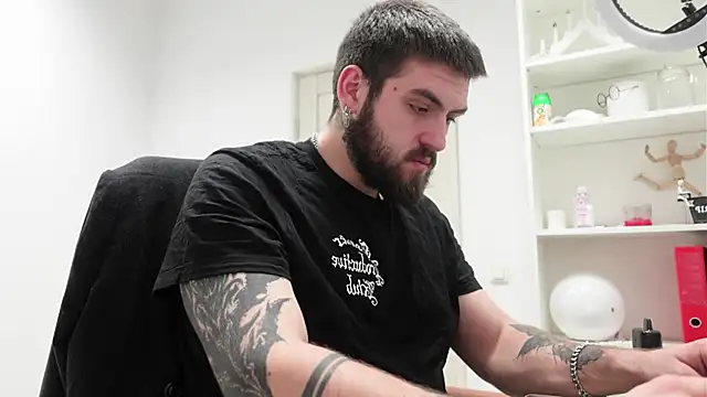 Snapshot of Mike_Platano chatting on November 2025 10:45:02 PM Mike Platano online show from November 2025 10:45:02 PM