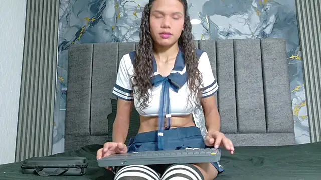 Snapshot of AngelineJolie chatting on September 2025 11:22:02 AM AngelineJolie online show from September 2025 11:22:02 AM