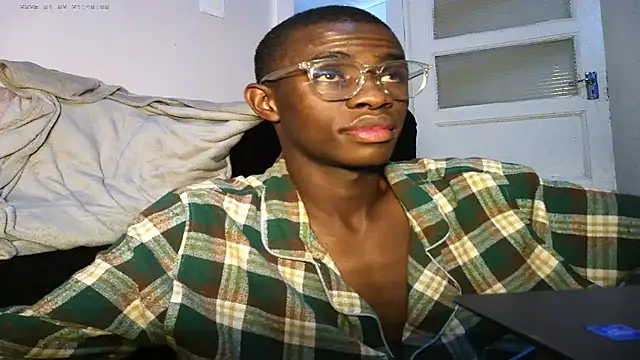 Snapshot of Vince_Favent chatting on November 2025 07:59:02 PM Vince Favent online show from November 2025 07:59:02 PM