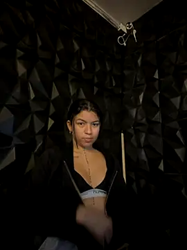 lil charme online show from November 2025 08:22:02 PM