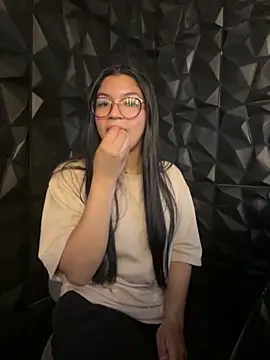 lil charme online show from November 2025 07:57:02 PM