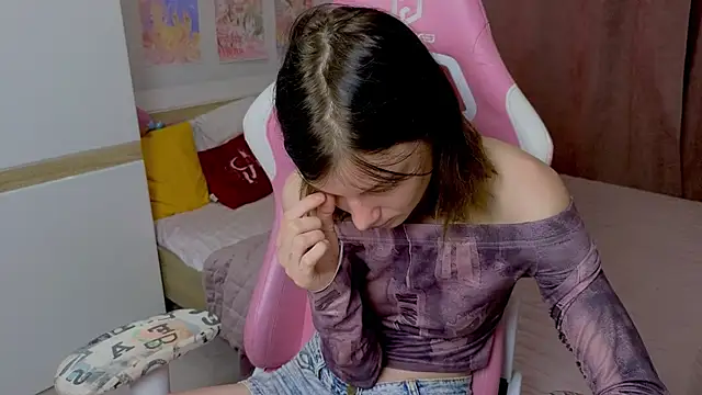 EllinEverly online show from June 2026 09:01:02 PM