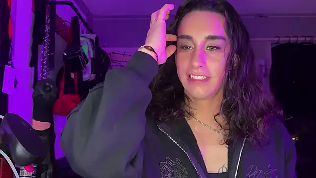 xoFrankie online show from November 2025 03:17:01 AM