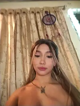 Snapshot of Ella_rr chatting on September 2025 01:07:02 AM Ella rr online show from September 2025 01:07:02 AM