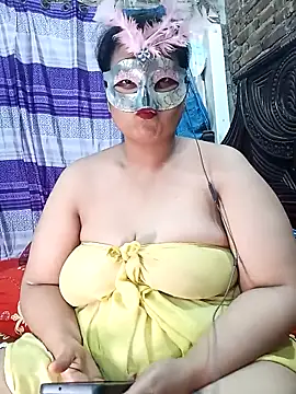Snapshot of Tanisha-Chy chatting on April 2026 05:40:01 AM Tanisha-Chy online show from April 2026 05:40:01 AM