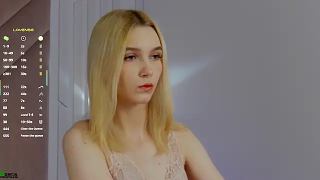 Snapshot of SaraHearts chatting on October 2025 01:36:02 AM SaraHearts online show from October 2025 01:36:02 AM