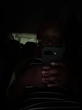 CinnaCakesss online show from April 2026 01:37:02 AM