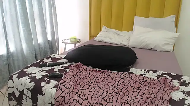 Snapshot of Bella_2025 chatting on October 2025 12:16:02 PM Bella 2025 online show from October 2025 12:16:02 PM