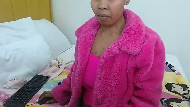 Snapshot of Bella_2025 chatting on December 2025 06:57:02 PM Bella 2025 online show from December 2025 06:57:02 PM