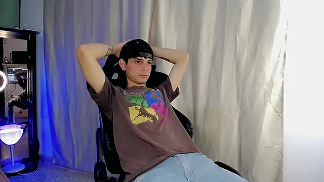 dilan hott  online show from October 2025 08:10:01 PM