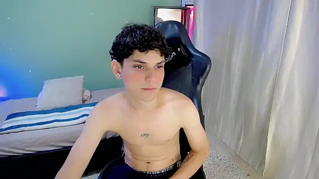 dilan hott  online show from November 2025 07:57:02 PM