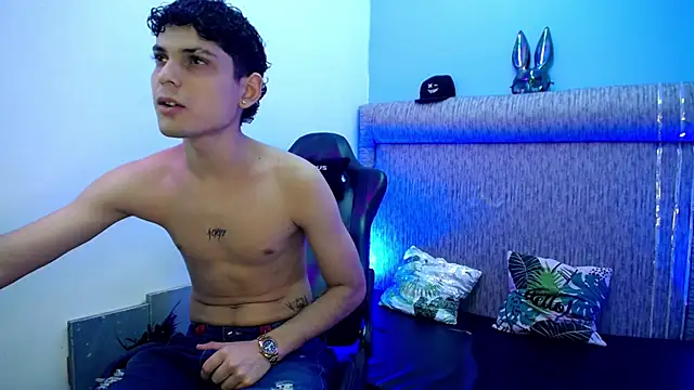 dilan hott  online show from February 2026 05:43:02 PM