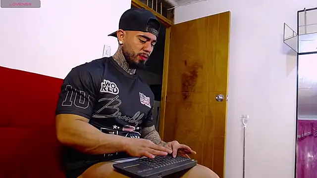 Snapshot of tommyblessd1 chatting on July 2026 05:37:01 AM tommyblessd1 online show from July 2026 05:37:01 AM