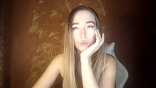 Awora Wolf online show from November 2025 09:59:02 PM