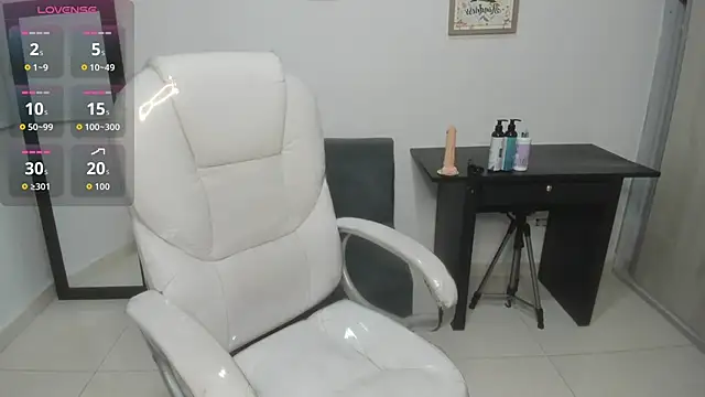 Snapshot of Aiilyn_Ds chatting on October 2025 09:40:01 AM Aiilyn Ds online show from October 2025 09:40:01 AM