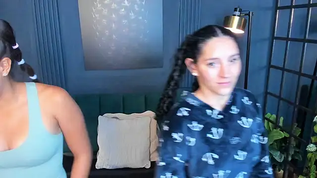 aliceandsia online show from September 2025 03:17:01 AM