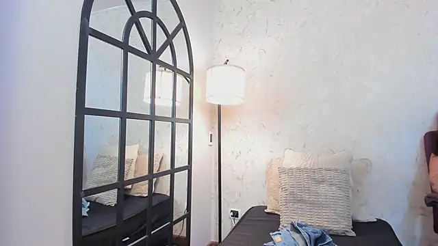 aliceandsia online show from March 2026 07:28:01 PM