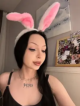 Lina Thornton  online show from April 2026 07:55:01 PM