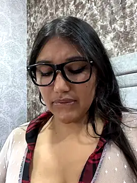 Snapshot of SharaRous chatting on September 2025 12:10:02 PM SharaRous online show from September 2025 12:10:02 PM