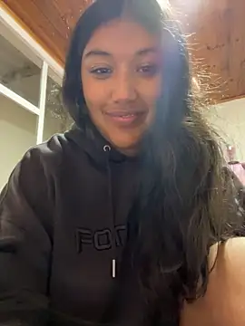 Snapshot of SharaRous chatting on October 2025 01:25:02 AM SharaRous online show from October 2025 01:25:02 AM